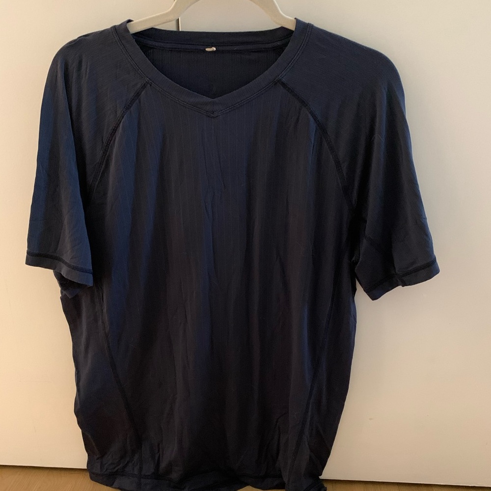 Lululemon Men’s black V Neck Workout T-shirt